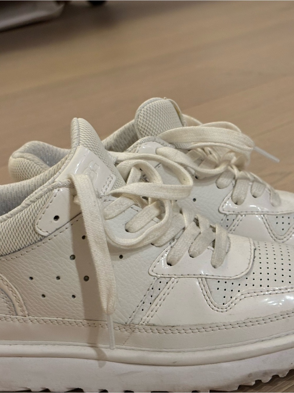 UGG Women's Highland Off-White Lace-Up Sneakers
